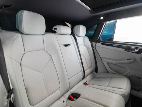 Certified 2023 Porsche Macan S AWD/4WD image 38