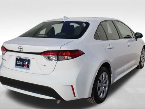 Used 2021 Toyota Corolla LE image 8