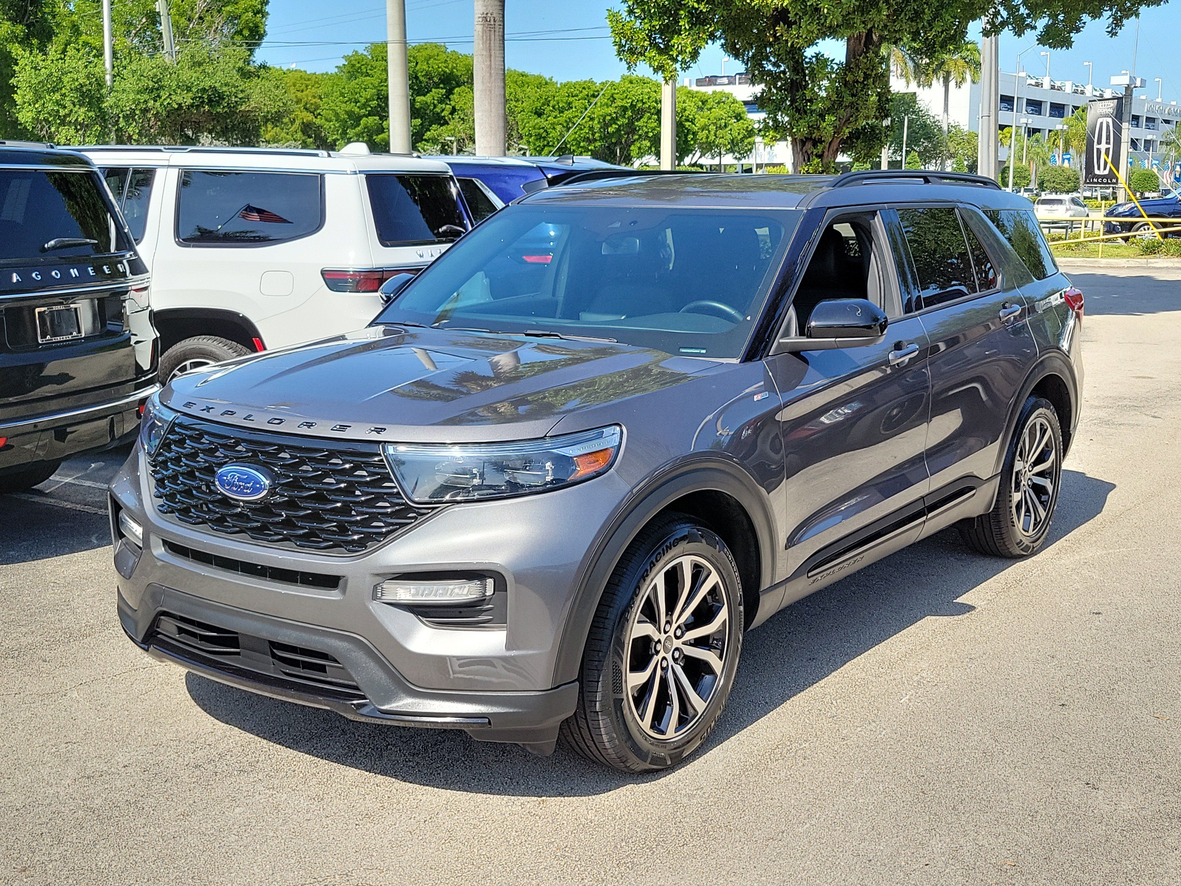 Used 2023 Ford Explorer ST-Line w/ Class IV Trailer Tow Package RWD image 3