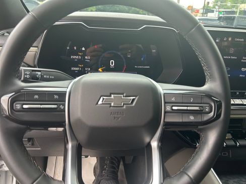 Used 2024 Chevrolet Colorado ZR2 w/ Technology Package AWD/4WD image 15