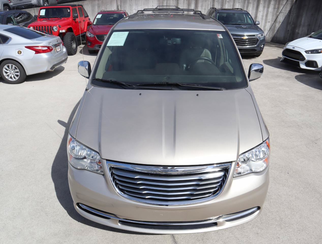 Used 2016 Chrysler Town & Country Touring-L w/ Driver Convenience Group FWD image 11