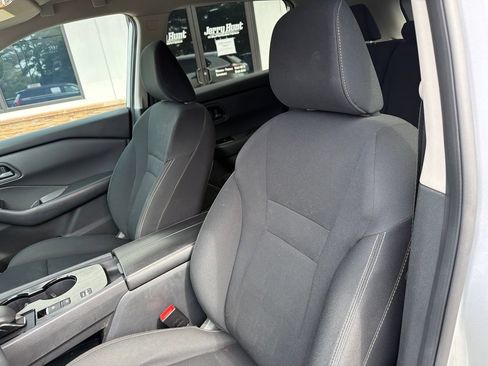 Used 2024 Nissan Rogue S FWD image 3