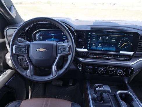 Used 2024 Chevrolet Silverado 1500 High Country w/ High Country Premium Package AWD/4WD image 29