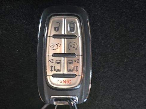 Certified 2024 Chrysler Pacifica Touring-L image 24