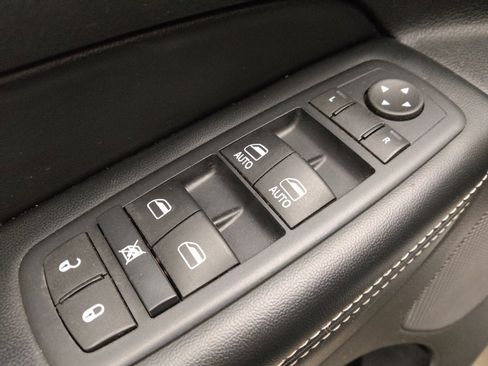 Used 2016 Jeep Grand Cherokee Limited w/ Luxury Group II AWD/4WD image 27