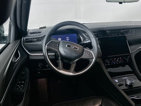 Used 2024 Jeep Grand Cherokee L Limited w/ Luxury Tech Group II image 18