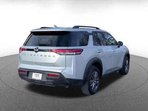 Used 2025 Nissan Pathfinder SV image 14
