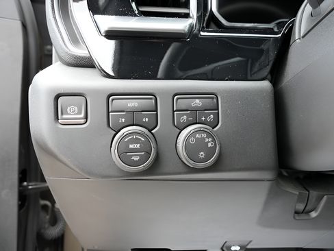 Used 2023 Chevrolet Silverado 1500 LT AWD/4WD image 23