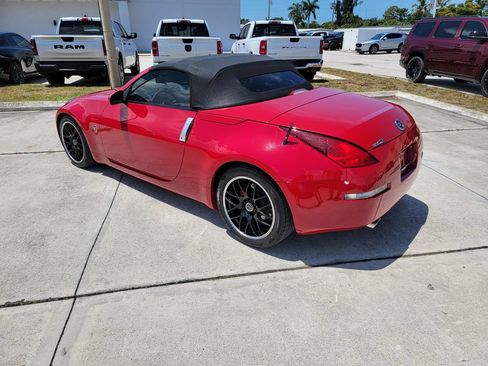 Used 2005 Nissan 350Z Touring RWD image 3