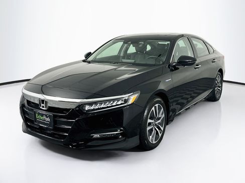 Used 2018 Honda Accord Touring image 3