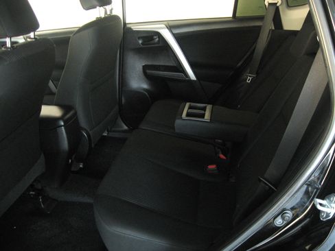 Used 2017 Toyota RAV4 LE image 8