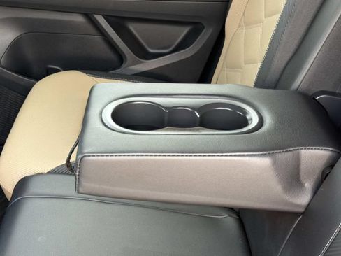 Used 2024 Volkswagen Atlas Cross Sport SE w/ Panoramic Sunroof Package FWD image 21