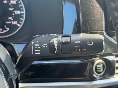 Used 2022 Nissan Pathfinder SL AWD/4WD image 24