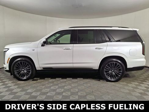 Used 2025 Cadillac Escalade Sport Platinum image 2