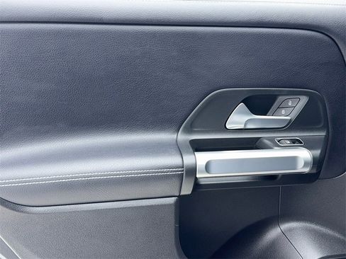 Used 2020 Mercedes-Benz GLB 250 w/ Premium Package image 44