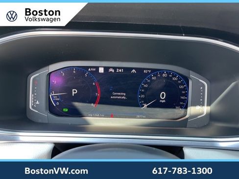 Used 2025 Volkswagen Taos SEL image 9