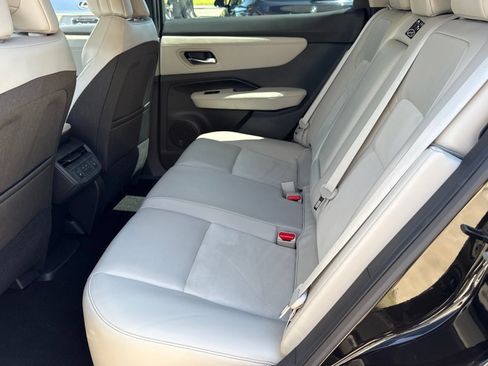 Used 2023 Nissan Ariya AWD image 39