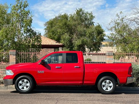 Used 2017 RAM 1500 Classic SLT image 3