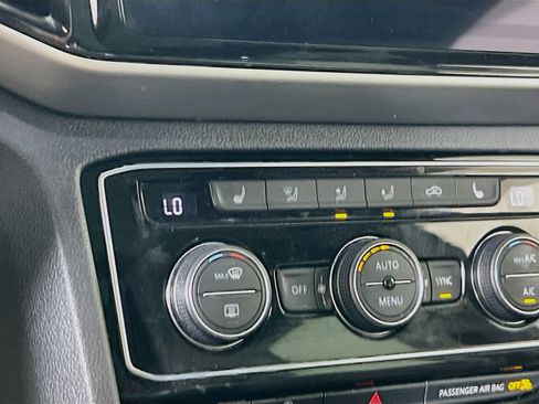 Used 2023 Volkswagen Atlas Cross Sport SE image 19