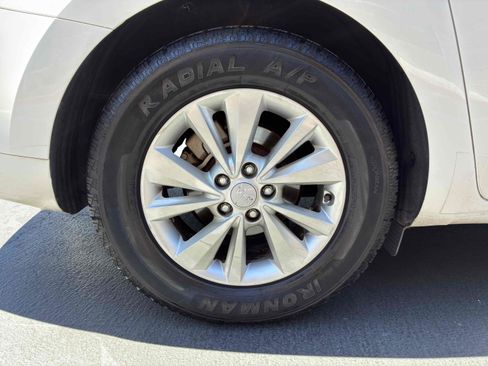 Used 2015 Kia Sedona LX w/ LX Convenience Package FWD image 13