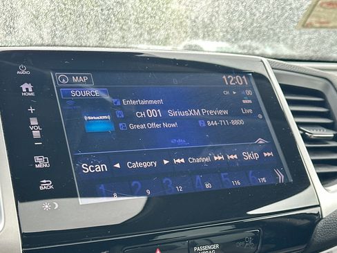 Used 2017 Honda Pilot Touring image 24