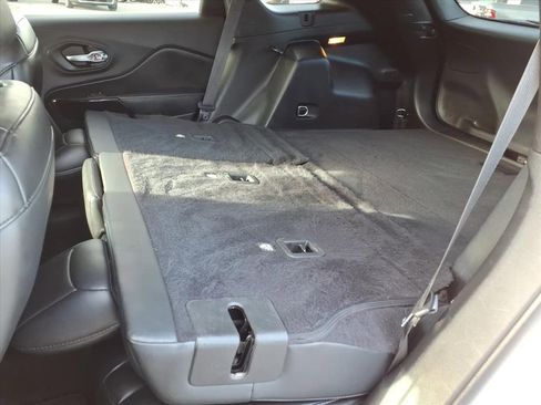 Used 2020 Jeep Cherokee Latitude Plus image 33