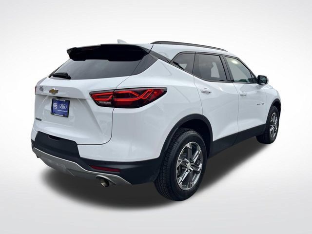 Used 2024 Chevrolet Blazer LT FWD image 3