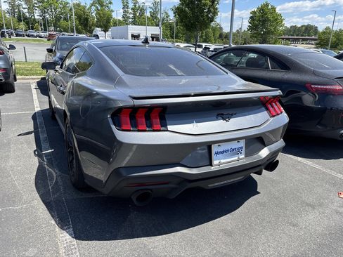 Used 2024 Ford Mustang Coupe image 17