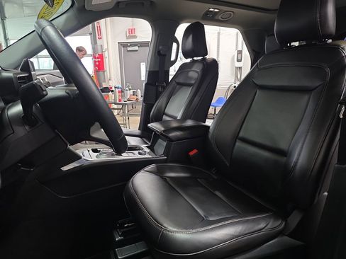 Used 2023 Ford Explorer XLT w/ Equipment Group 202A AWD/4WD image 16
