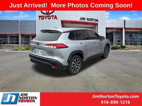 Used 2023 Toyota Corolla Cross S AWD/4WD image 3
