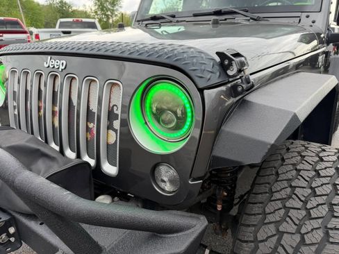 Used 2018 Jeep Wrangler Unlimited Sahara image 56