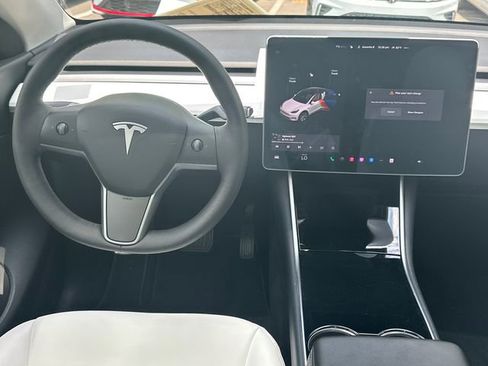 Used 2021 Tesla Model Y Long Range AWD/4WD image 22