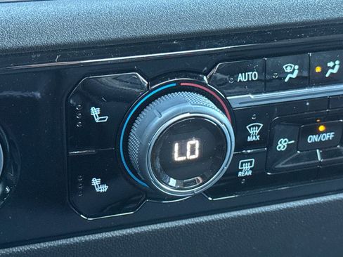 Used 2024 Chevrolet Silverado 1500 LT image 28