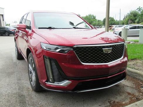 Used 2020 Cadillac XT6 Premium Luxury FWD image 3