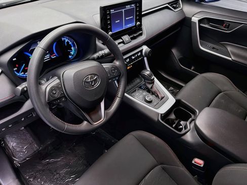 Used 2021 Toyota RAV4 SE w/ Weather & Moonroof Package AWD/4WD image 7
