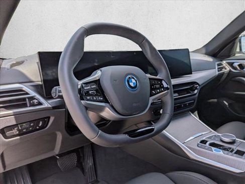 Used 2025 BMW i4 eDrive40 RWD image 9