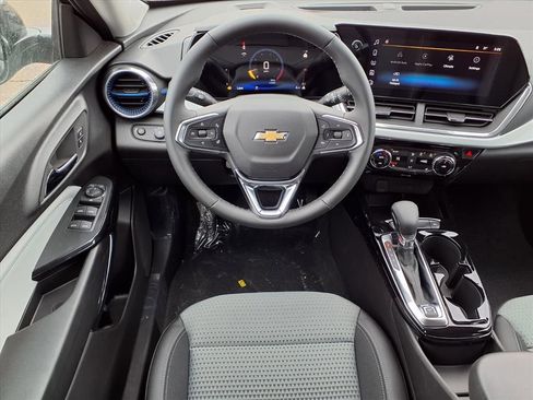 New 2026 Chevrolet Trax LT w/ Driver Confidence Package image 11