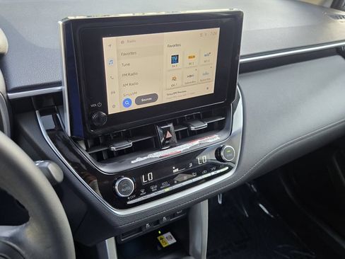 Used 2023 Toyota Corolla Cross XLE w/ Convenience Package FWD image 20