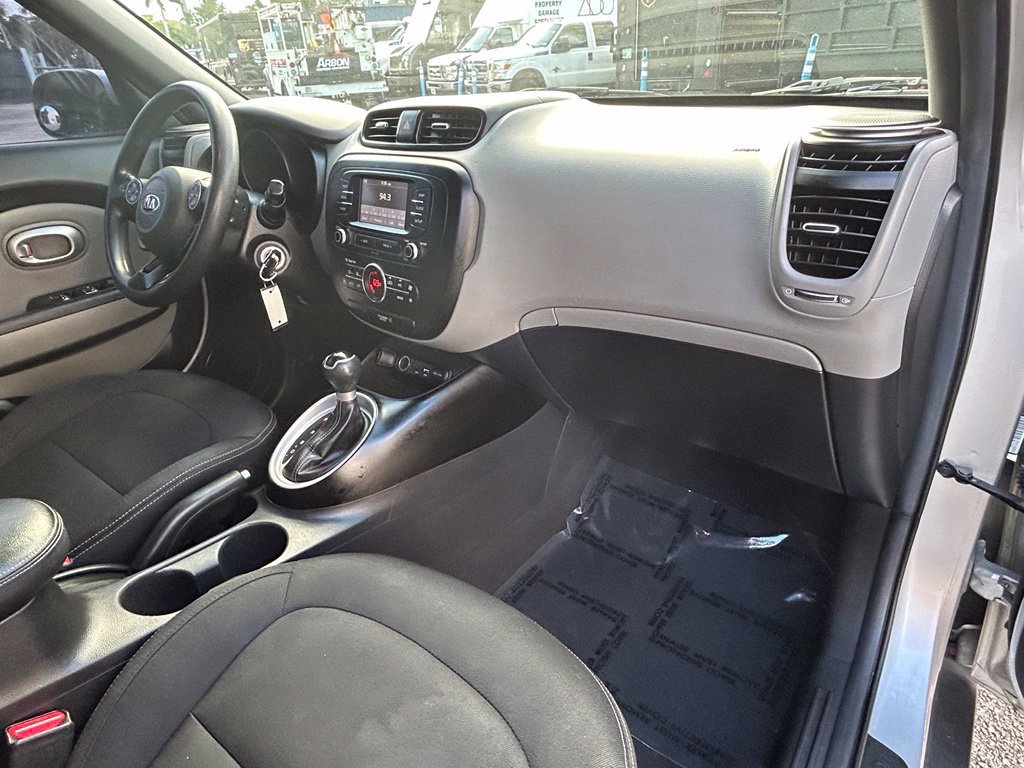 Used 2017 Kia Soul + FWD image 25