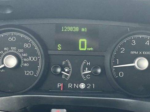 Used 2006 Lincoln Town Car Signature Limited image 29