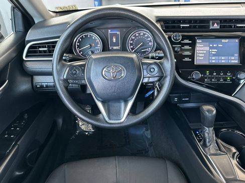 Used 2018 Toyota Camry LE FWD image 17