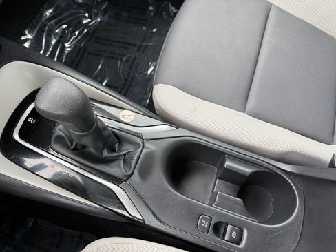 Used 2025 Toyota Corolla LE FWD image 37
