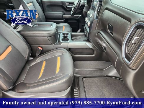 Used 2022 GMC Sierra 2500 AT4 w/ AT4 Premium Plus Package AWD/4WD image 10