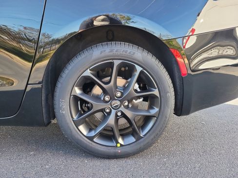 New 2026 Chrysler Pacifica Select image 9