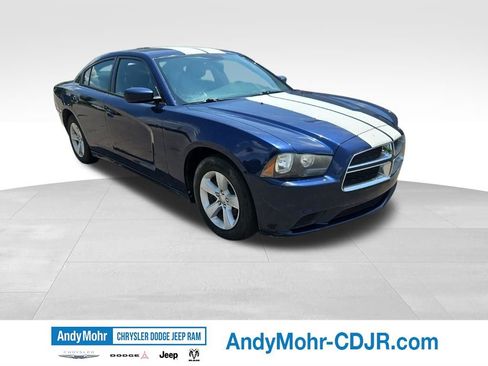 Used 2014 Dodge Charger SE RWD image 1