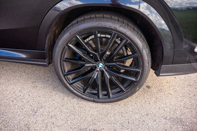 Used 2022 BMW X6 M50i w/ Premium Enhanced Package AWD/4WD image 11