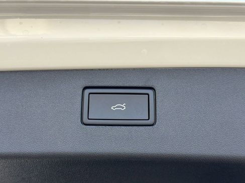 New 2026 Volkswagen Tiguan SE R-Line image 16