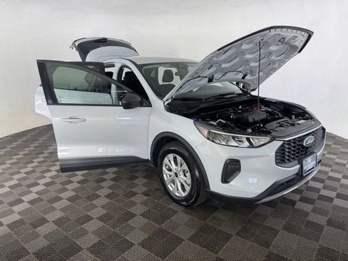 Used 2025 Ford Escape Active FWD image 12