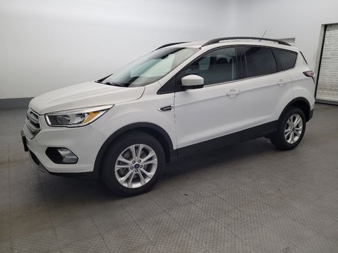 Used 2018 Ford Escape SE w/ Ford Safe & Smart Package image 2