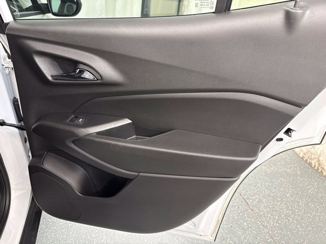 Used 2025 Chevrolet Trax RS w/ Sunroof Package FWD image 11